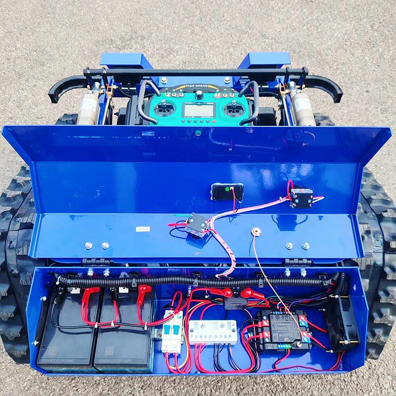 csj ql600 tracked remote slope mower front CSJ-QL600 Crawler Lawn Mower - Image 4