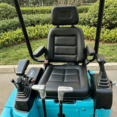 1.8 ton compact excavator operator seat cabin CSGW-18K Mini Excavator - Image 5