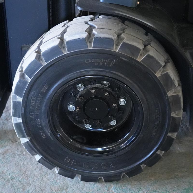 csaf 35 electric forklift front drive wheels detail CSAF-35 3.5Ton Electric Forklift - Image 4