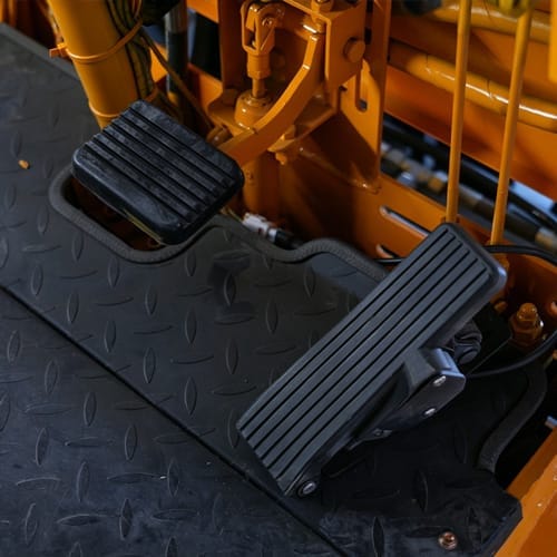 csah 25 2.5t electric forklift steering controls CSAH-25 2.5Ton Electric Forklift - Image 3