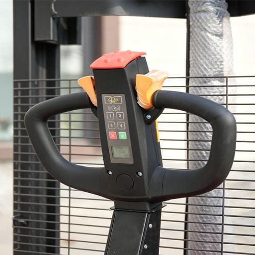 cshf d20 double lift stacker tiller handle CSHF-D20 Double‑lift Electric Stacker - Image 3