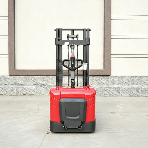 cshf z20 ride on electric pallet stacker front CSHF-Z20 Stand-on Electric Stacker - Image 3