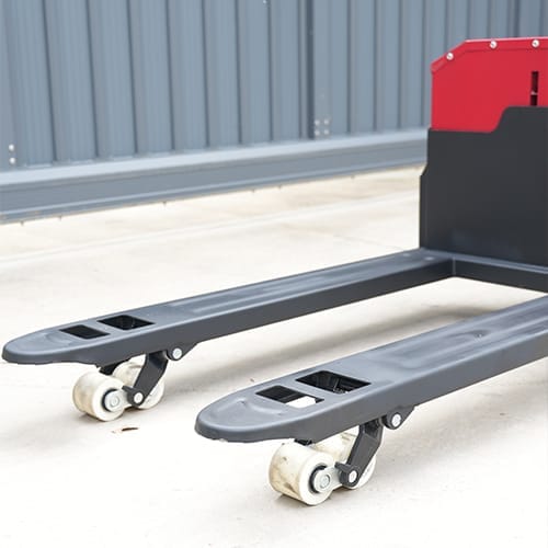 cshp x30 3.0t manual pallet jack outdoor view CSHP-X30 3.0Ton Pallet Truck - Image 6