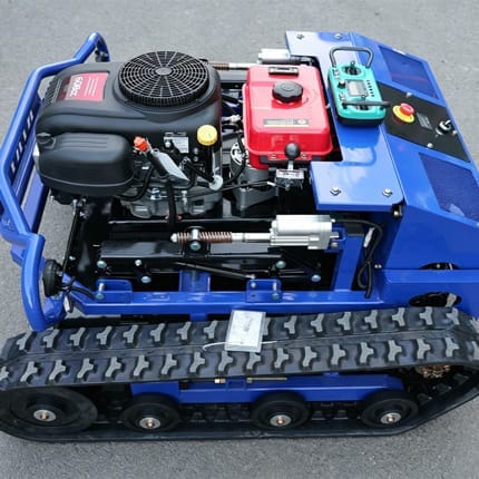 csj ql800 remote control mower front view CSJ-QL800 Crawler Lawn Mower - Image 3