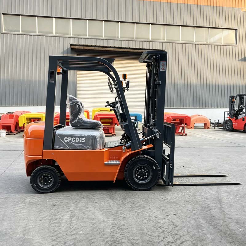 csqd 15 1.5 ton compact diesel forklift outdoor CSQD-15 1.5Ton Diesel Forklift Truck - Image 4