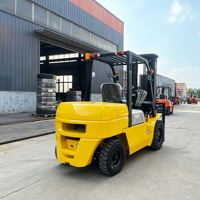 csqd 40 4t diesel counterbalance forklift front angle CSQD-40 4.0Ton Diesel Forklift Truck - Image 3