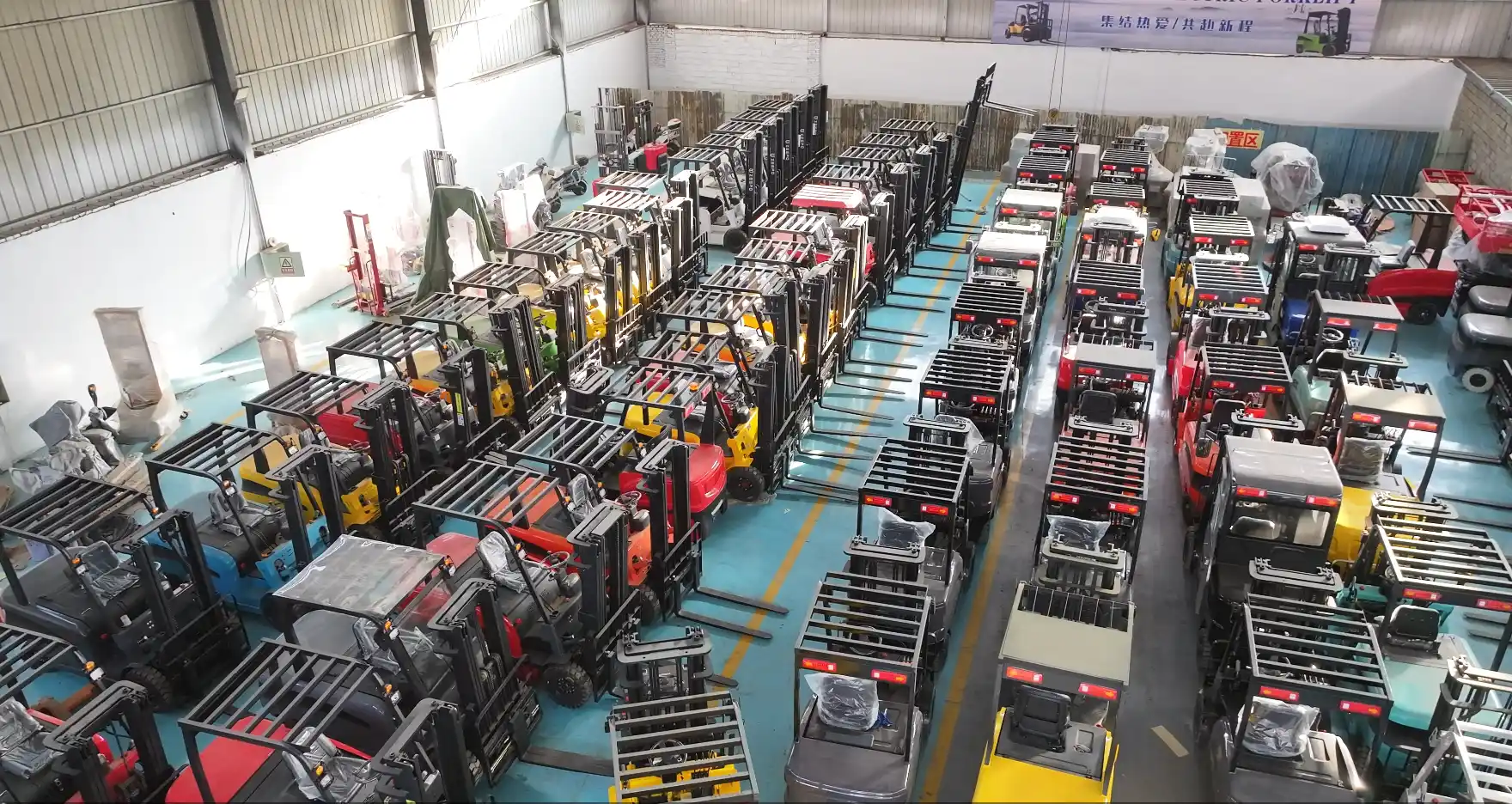 Gamme-de-fourchettes-modèles-et-capacités-stockés-au-CSTAR-Machines-usine-prêt-à-l'expédition